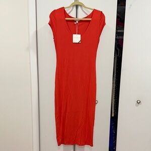 V-scoop neck mid dress